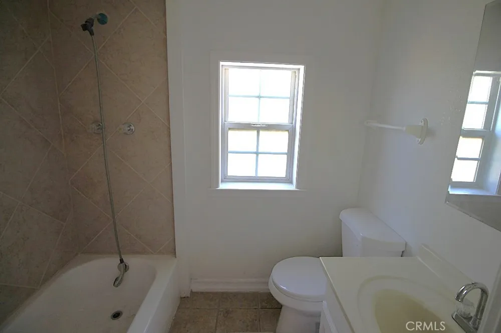 921 Flora Barstow, CA 92311