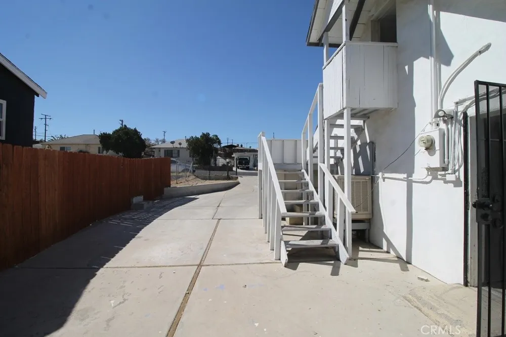 921 Flora Barstow, CA 92311