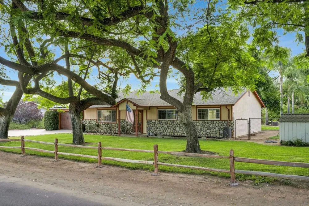 2147 Raymond Ave Ramona, CA 92065