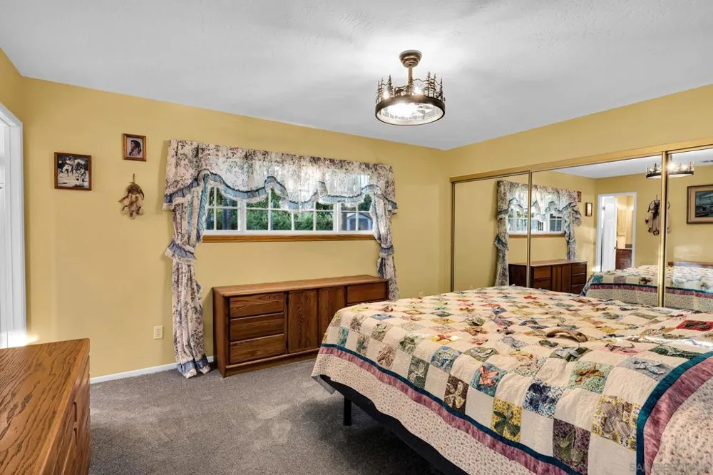 2147 Raymond Ave Ramona, CA 92065