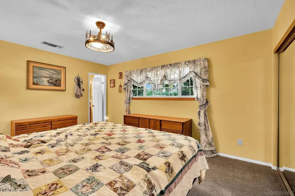 2147 Raymond Ave Ramona, CA 92065