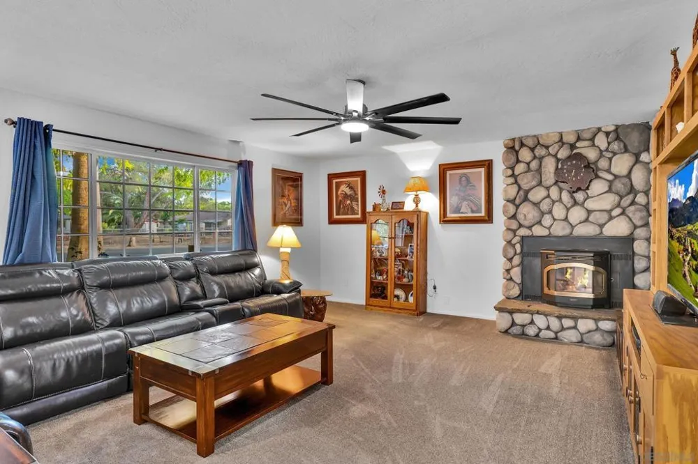 2147 Raymond Ave Ramona, CA 92065
