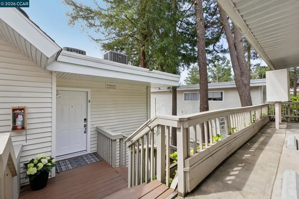 122 Ascot Ct #B Moraga, CA 94556