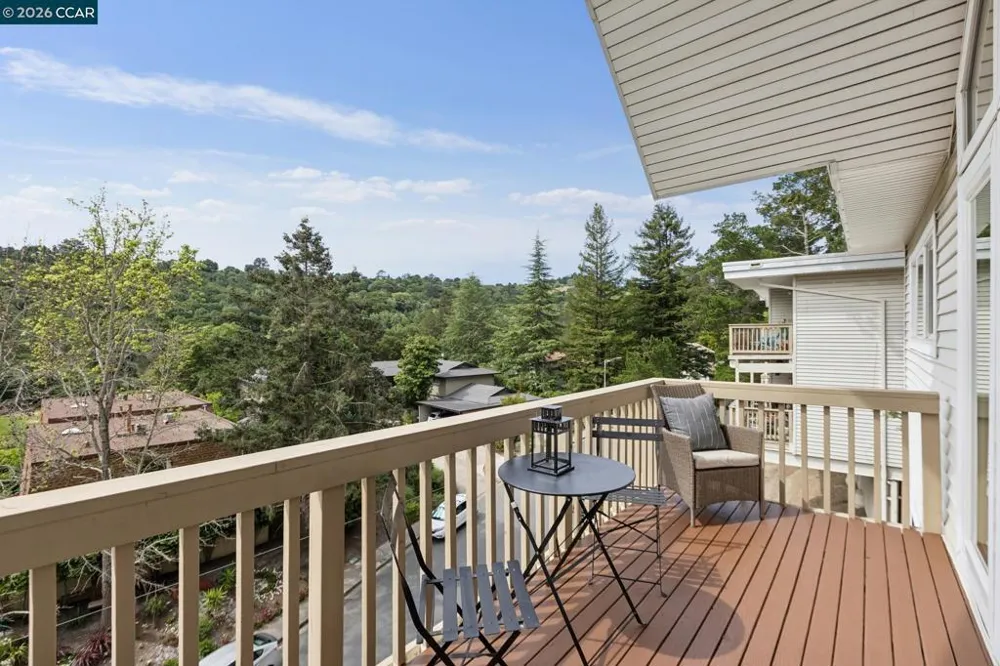 122 Ascot Ct #B Moraga, CA 94556