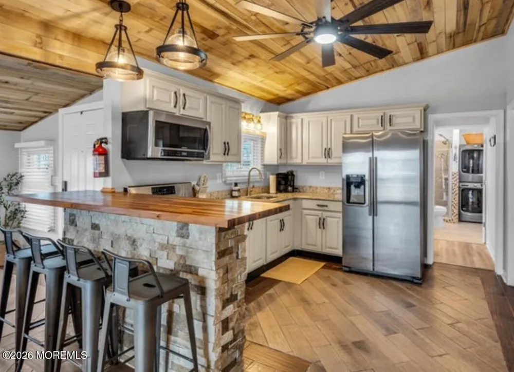 129 Jeteemale Drive Manahawkin, NJ 08050