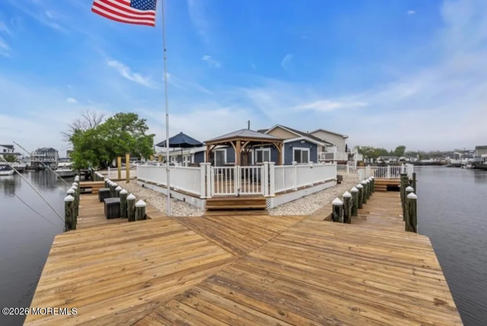 129 Jeteemale Drive Manahawkin, NJ 08050
