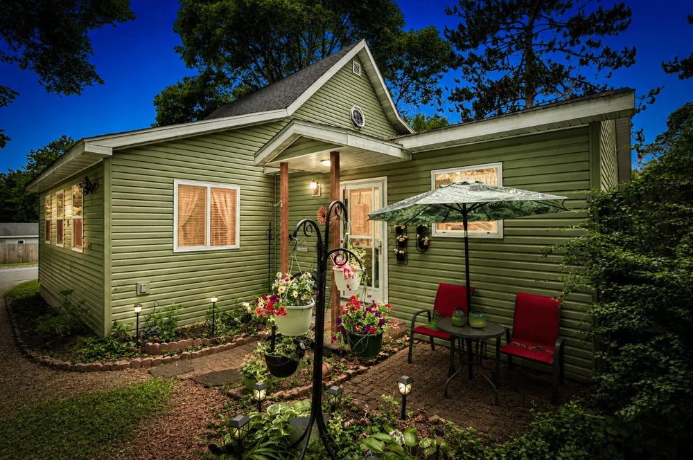 627 Francis Street South Haven City, MI 49090