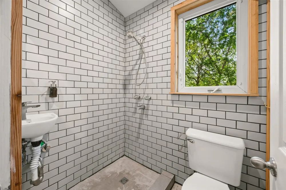 8200 Wavertree Court Austin, TX 78745