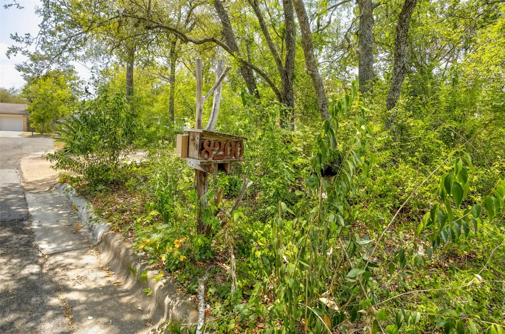 8200 Wavertree Court Austin, TX 78745