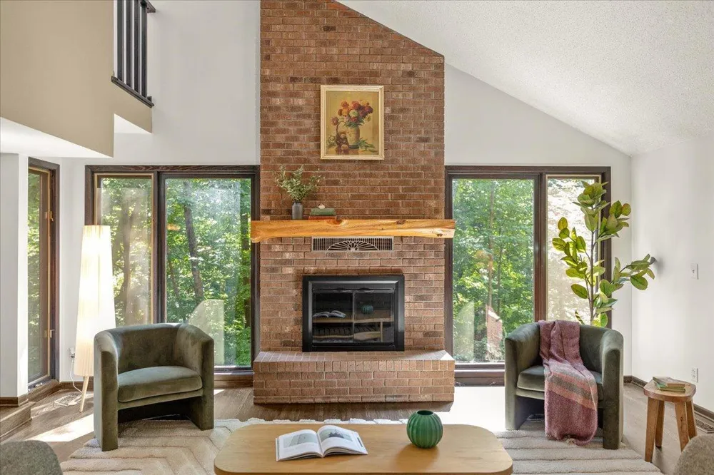 606 Carver Beach Road Chanhassen, MN 55317