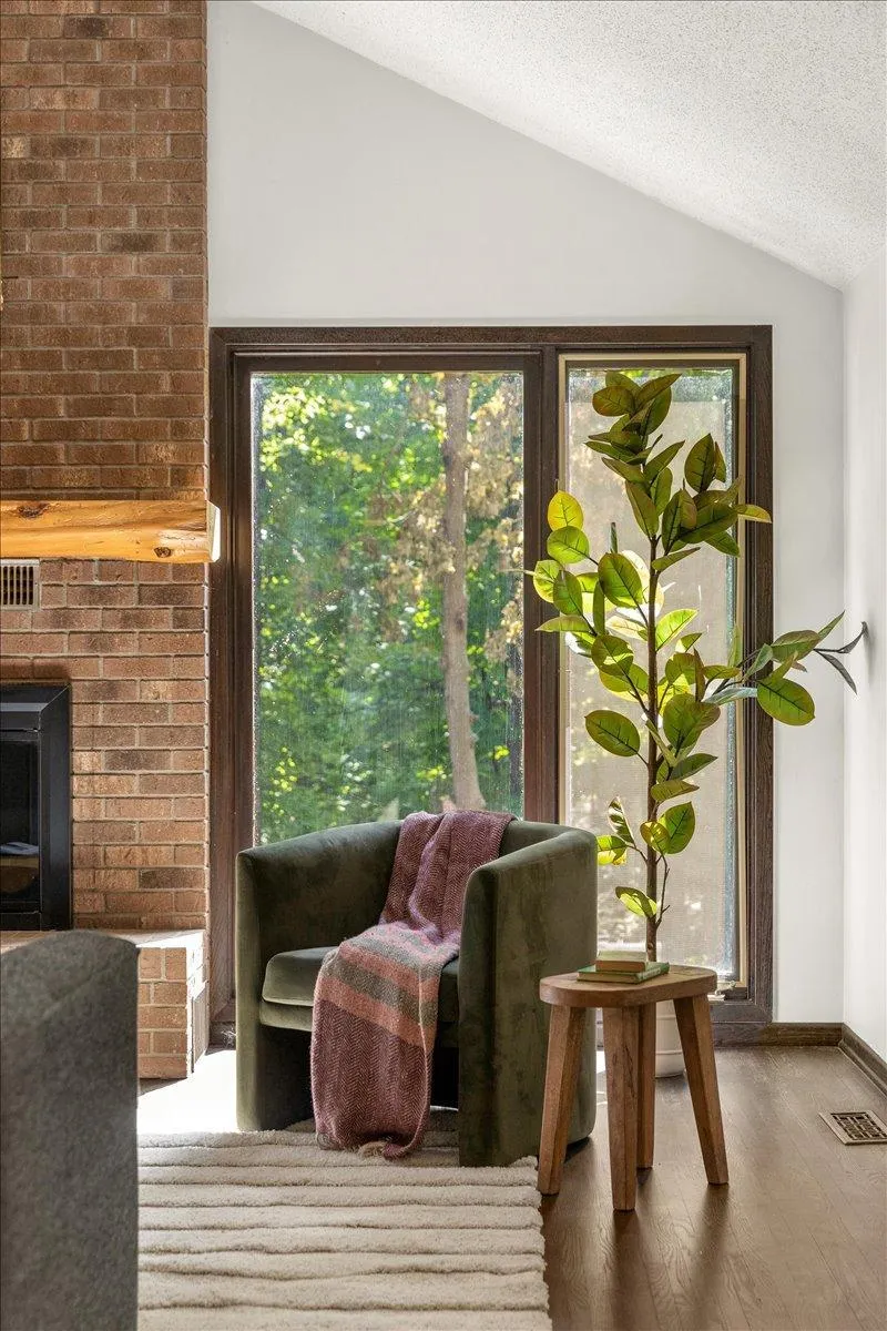 606 Carver Beach Road Chanhassen, MN 55317