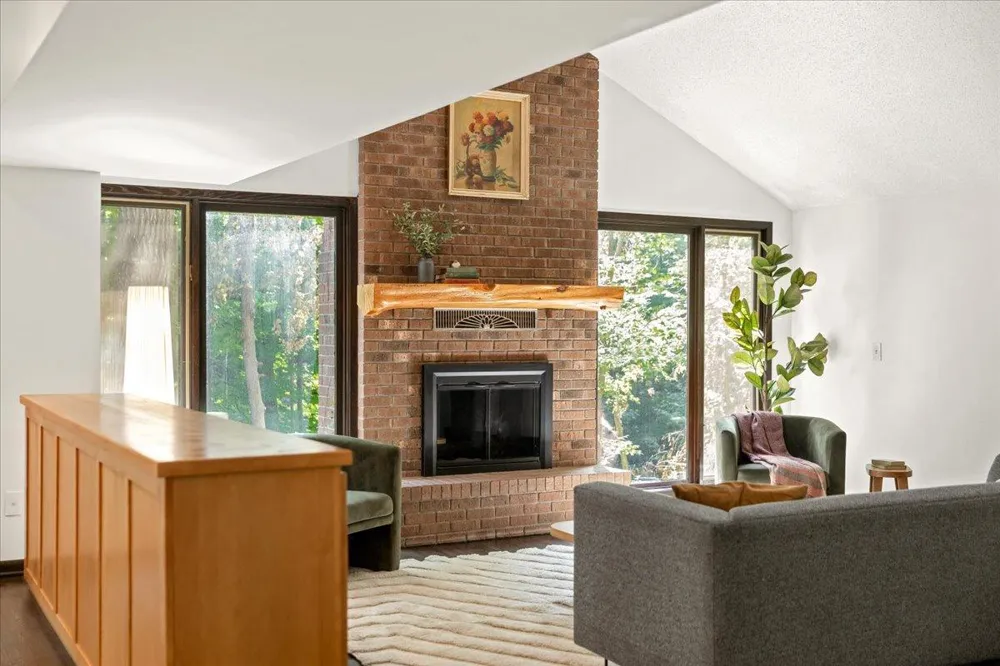 606 Carver Beach Road Chanhassen, MN 55317
