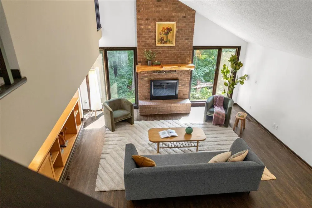 606 Carver Beach Road Chanhassen, MN 55317