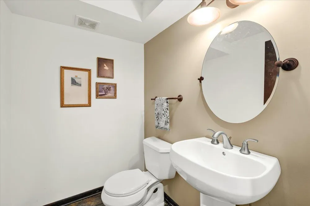 606 Carver Beach Road Chanhassen, MN 55317