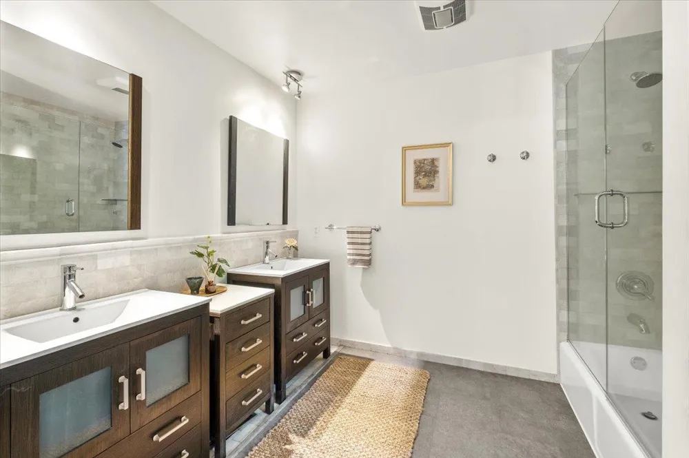 606 Carver Beach Road Chanhassen, MN 55317