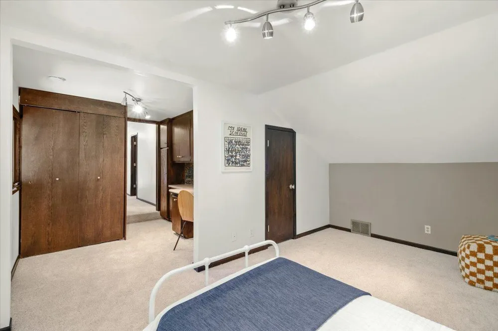 606 Carver Beach Road Chanhassen, MN 55317