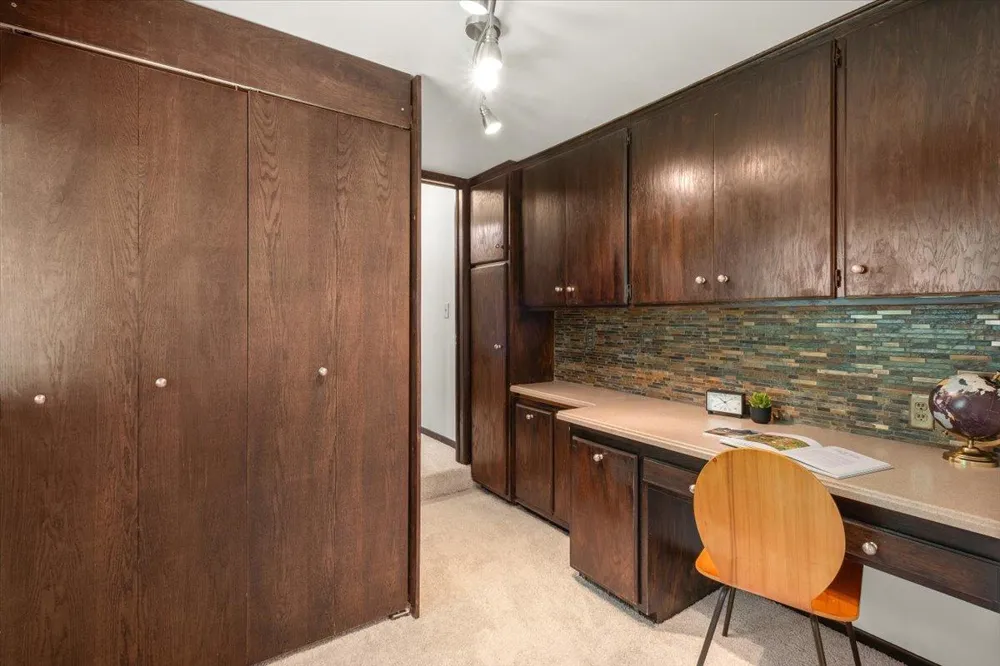 606 Carver Beach Road Chanhassen, MN 55317