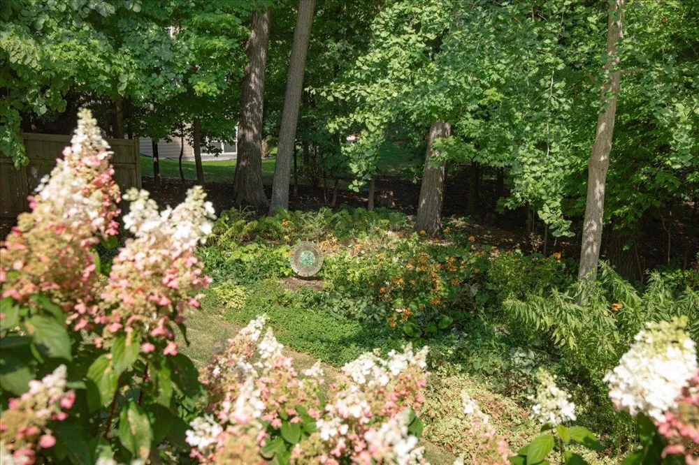 606 Carver Beach Road Chanhassen, MN 55317