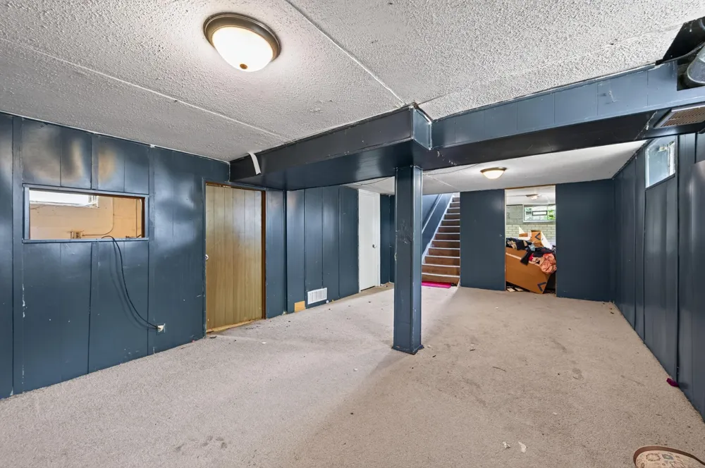 995 Rose Avenue E Saint Paul, MN 55106