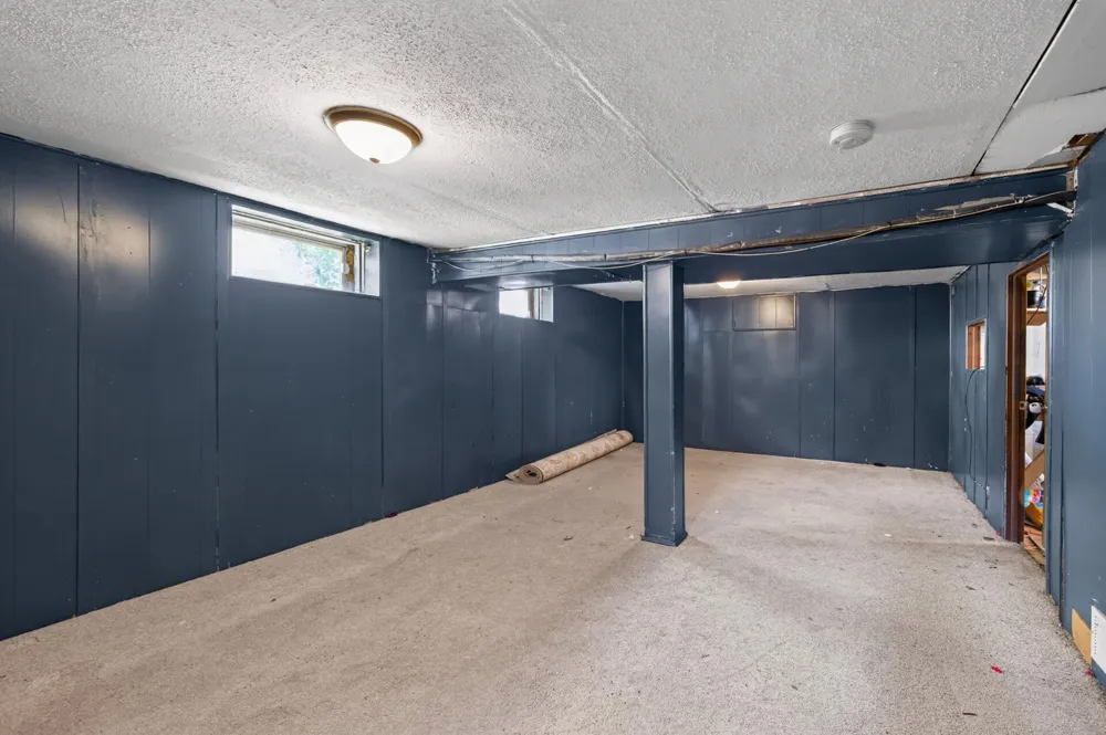 995 Rose Avenue E Saint Paul, MN 55106