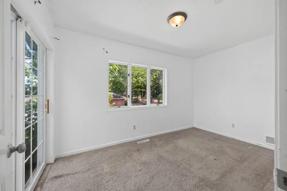 995 Rose Avenue E Saint Paul, MN 55106