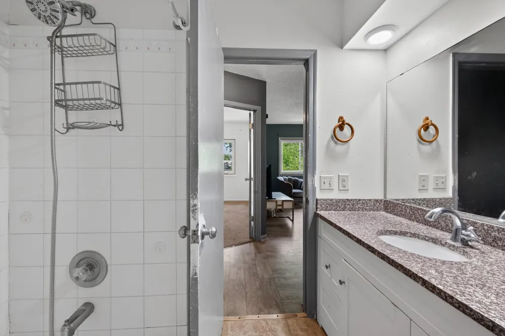 995 Rose Avenue E Saint Paul, MN 55106