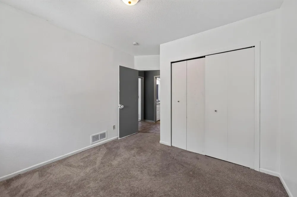 995 Rose Avenue E Saint Paul, MN 55106