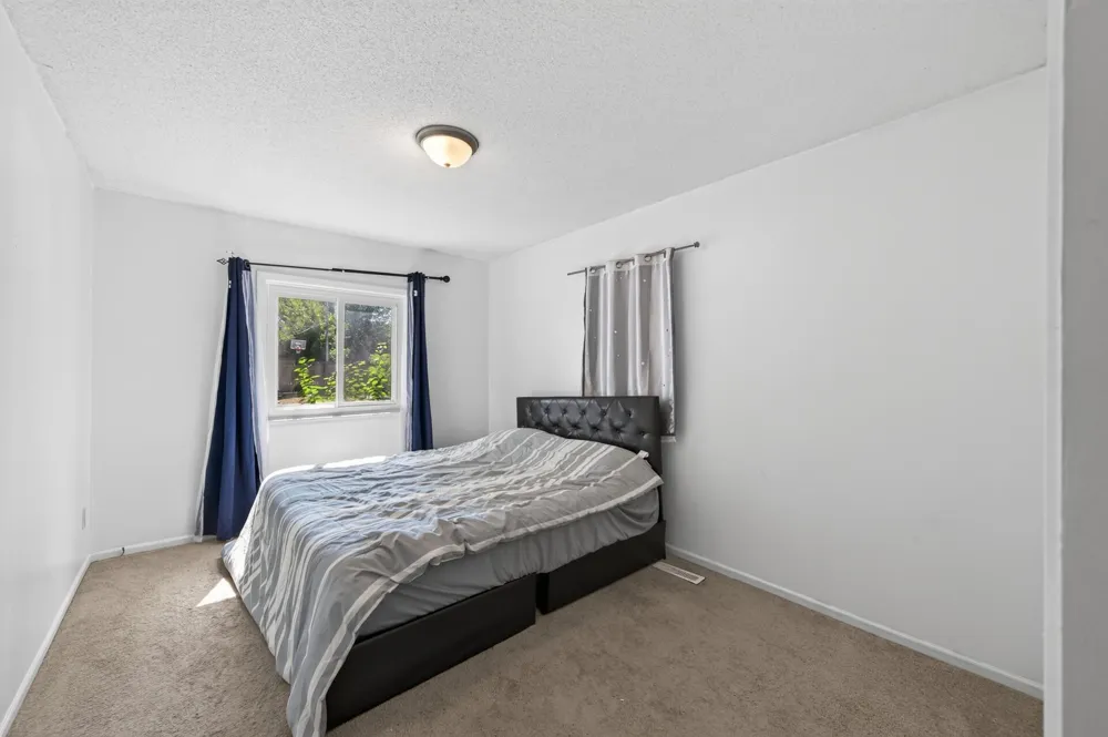 995 Rose Avenue E Saint Paul, MN 55106