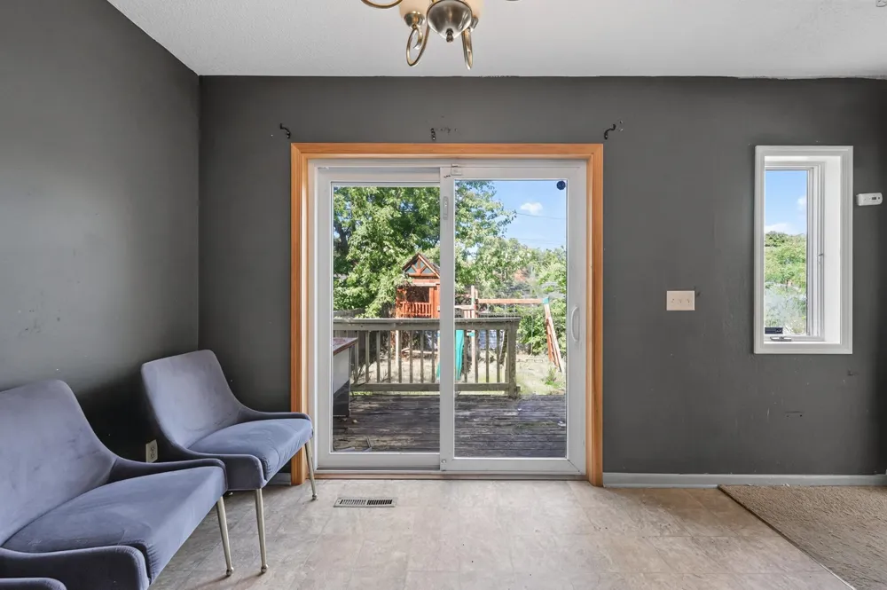 995 Rose Avenue E Saint Paul, MN 55106