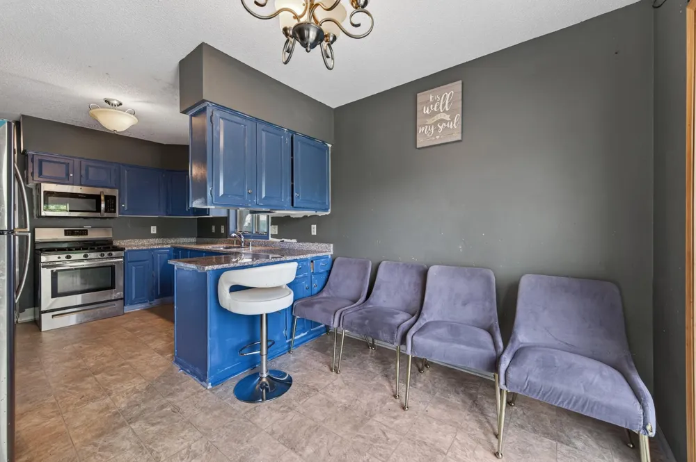 995 Rose Avenue E Saint Paul, MN 55106