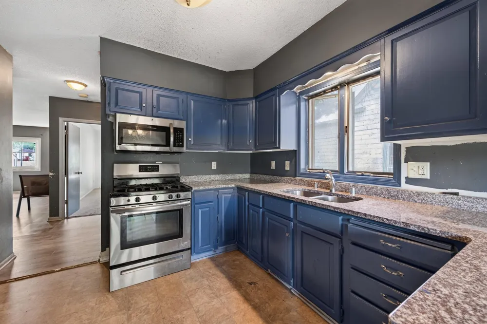 995 Rose Avenue E Saint Paul, MN 55106