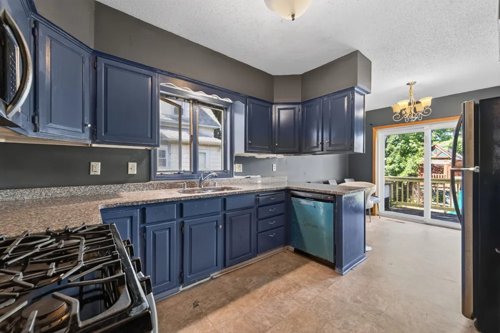 995 Rose Avenue E Saint Paul, MN 55106
