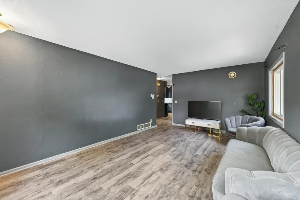 995 Rose Avenue E Saint Paul, MN 55106