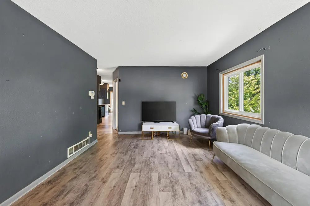 995 Rose Avenue E Saint Paul, MN 55106
