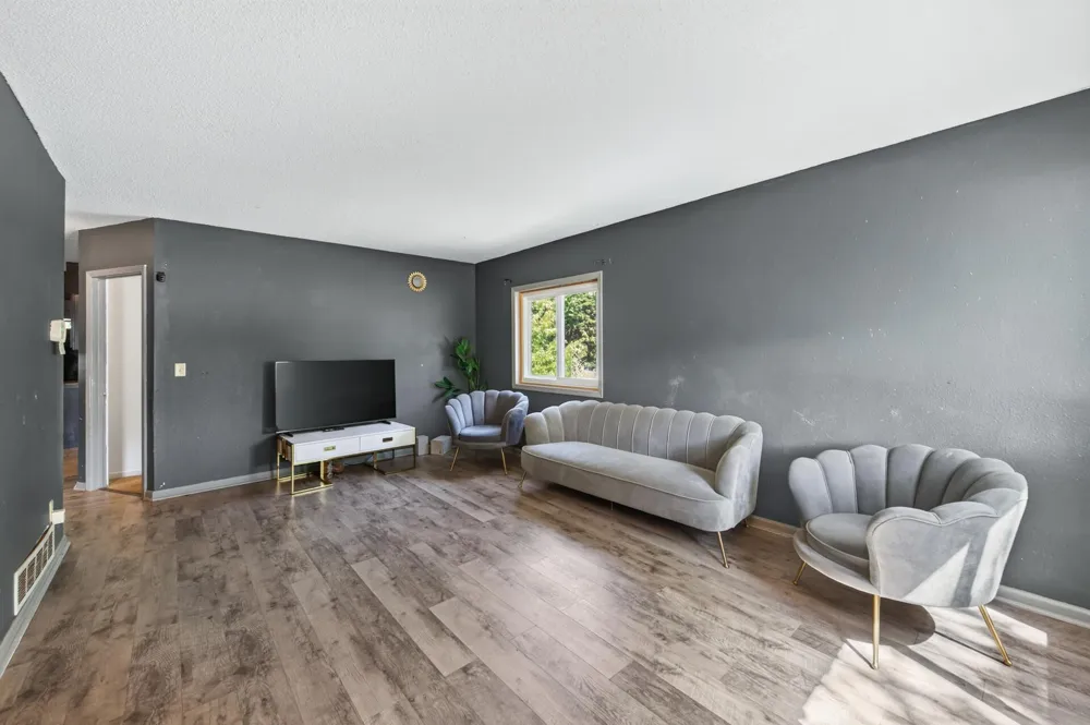 995 Rose Avenue E Saint Paul, MN 55106