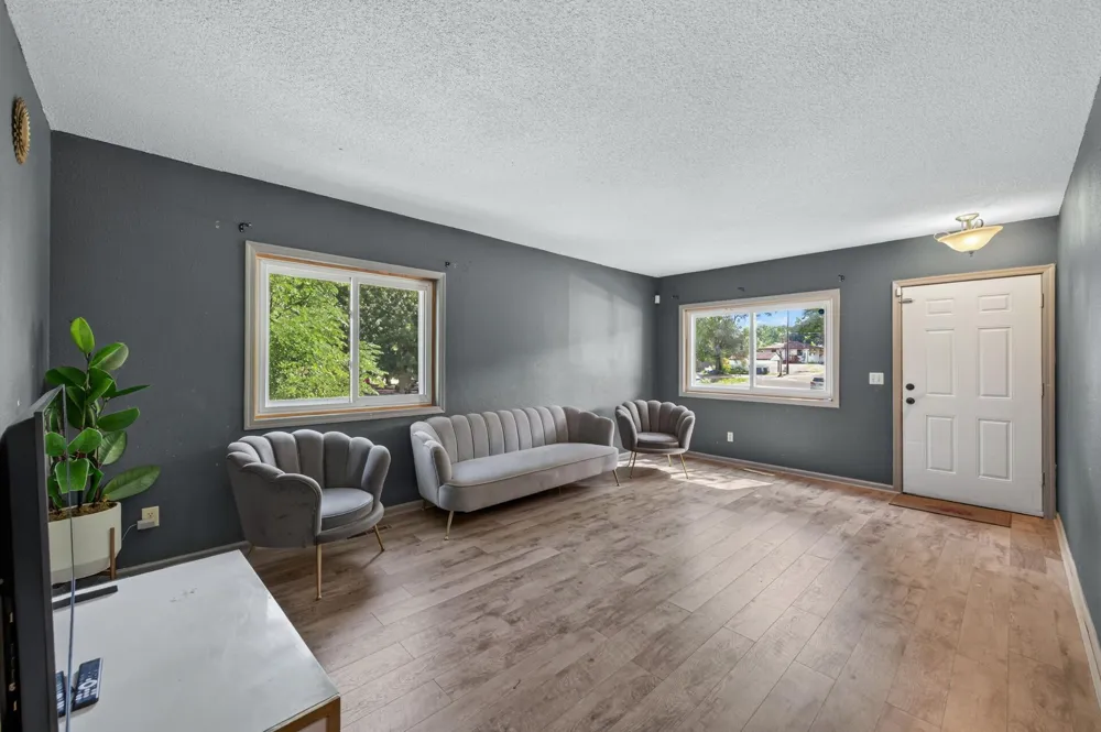 995 Rose Avenue E Saint Paul, MN 55106