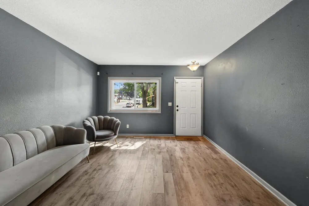 995 Rose Avenue E Saint Paul, MN 55106