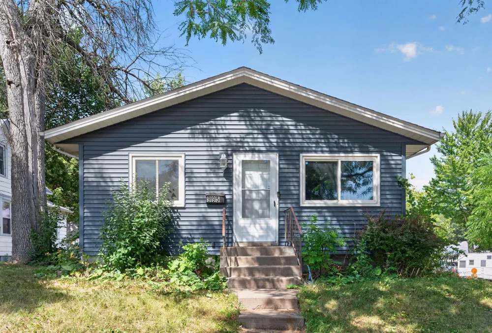 995 Rose Avenue E Saint Paul, MN 55106