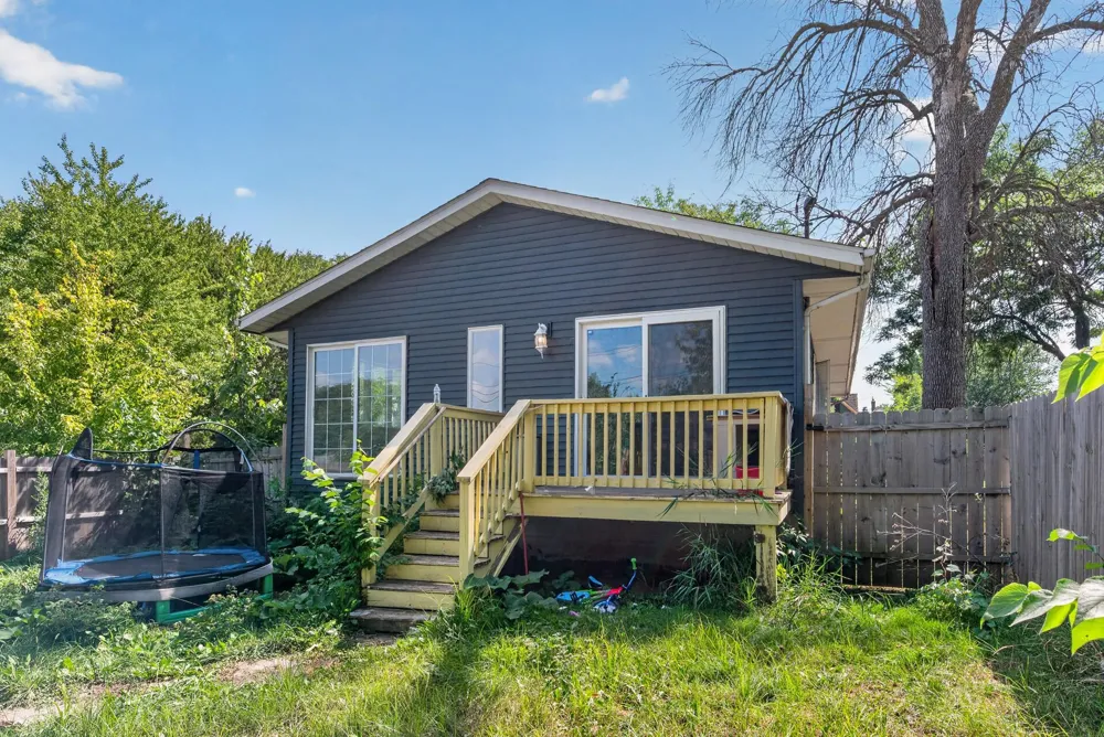 995 Rose Avenue E Saint Paul, MN 55106