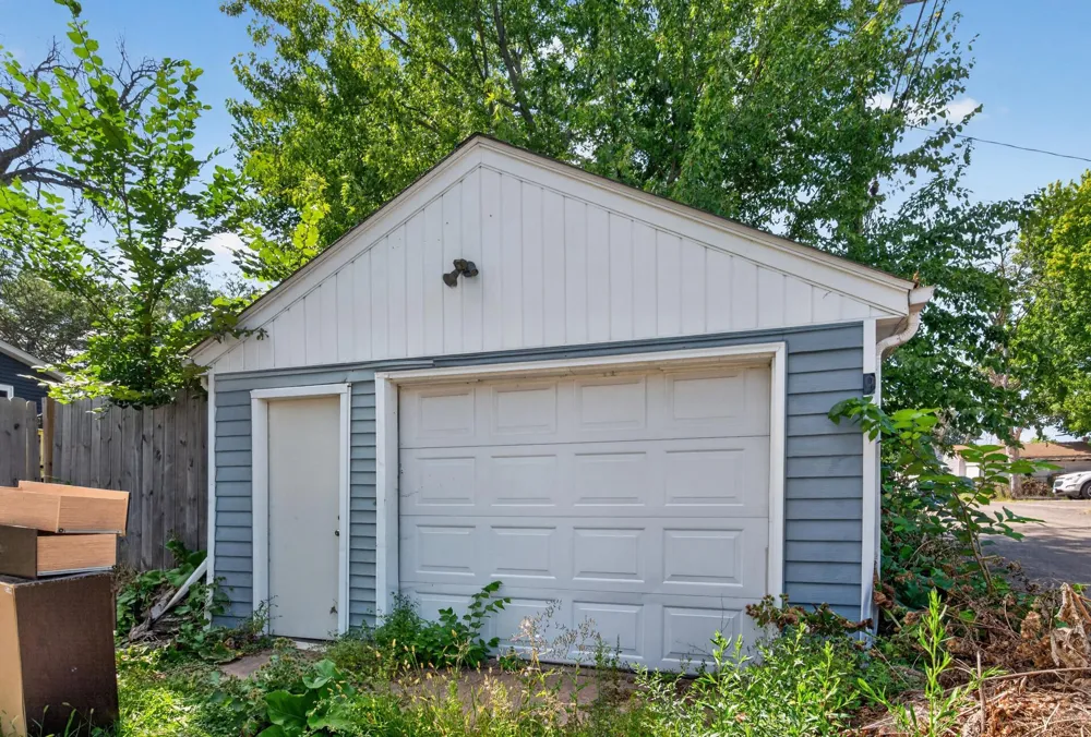 995 Rose Avenue E Saint Paul, MN 55106