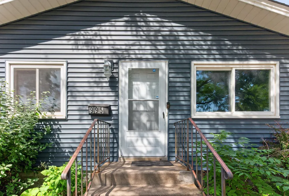 995 Rose Avenue E Saint Paul, MN 55106