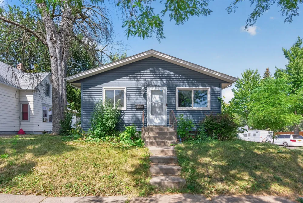 995 Rose Avenue E Saint Paul, MN 55106
