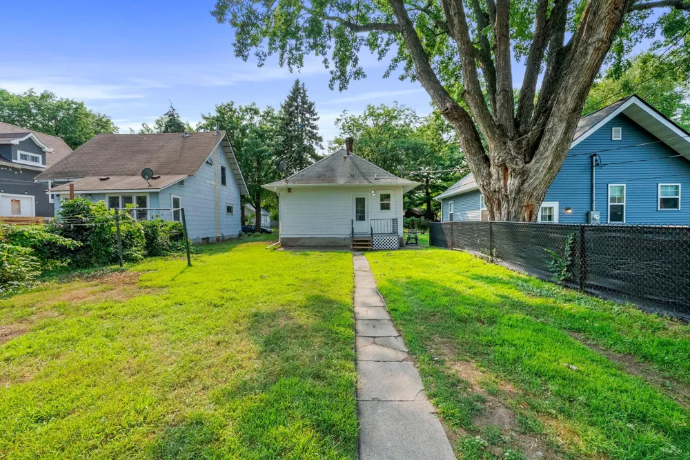 4338 James Avenue Minneapolis, MN 55412