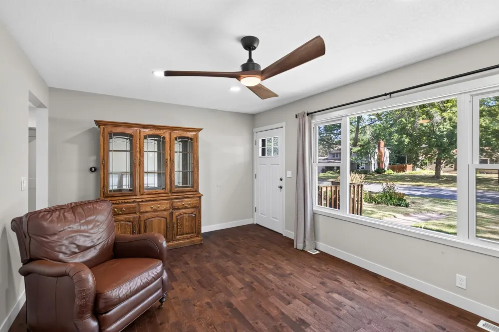 9516 10th Avenue S Bloomington, MN 55420