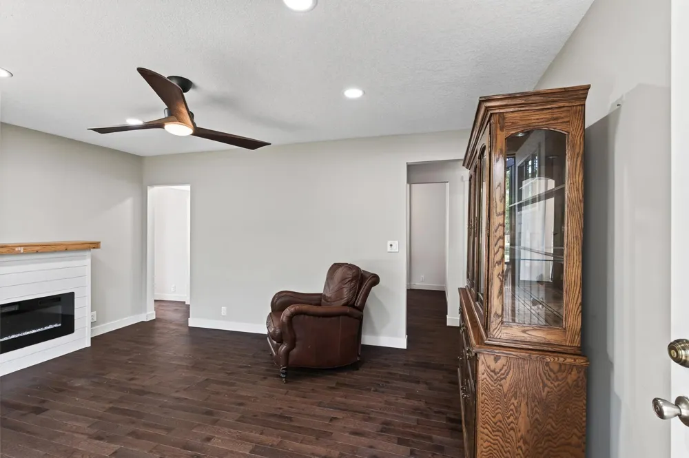 9516 10th Avenue S Bloomington, MN 55420
