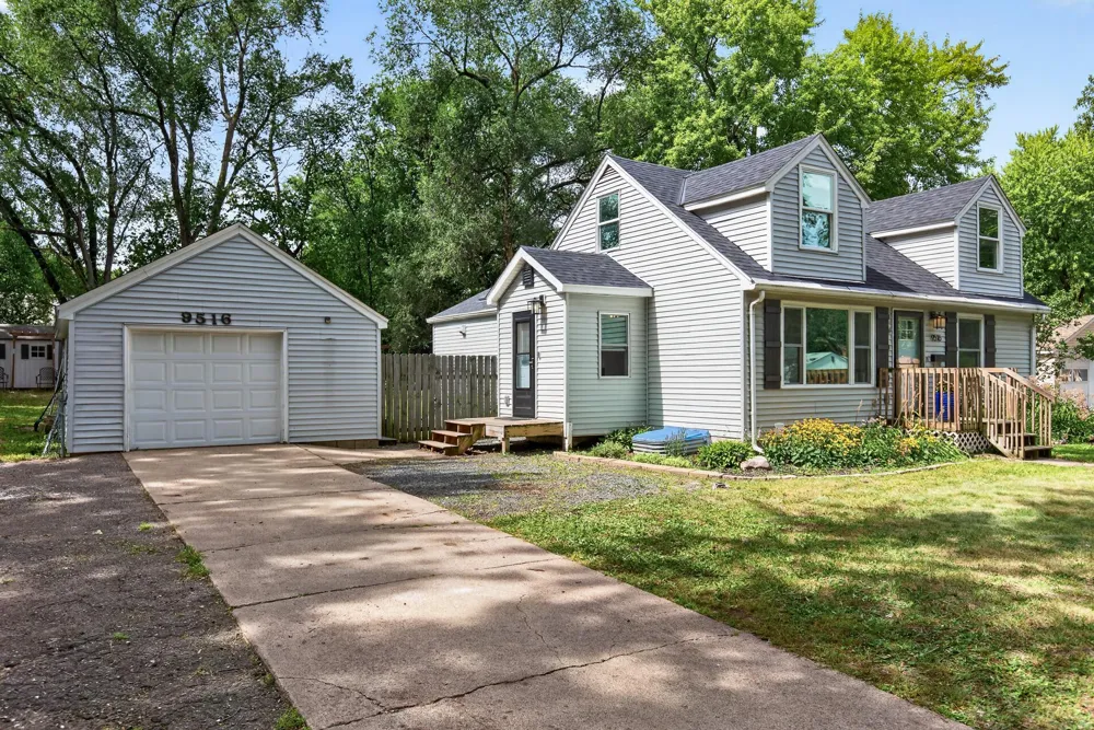 9516 10th Avenue S Bloomington, MN 55420