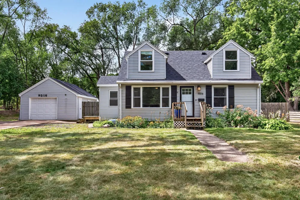 9516 10th Avenue S Bloomington, MN 55420