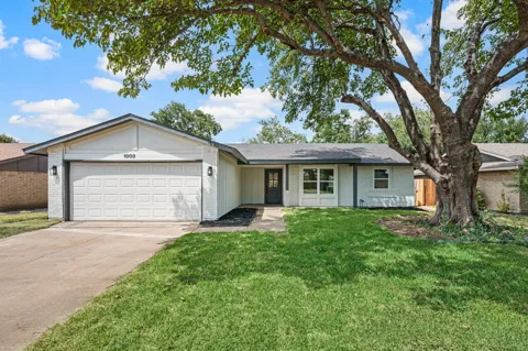 1003 Summit Circle