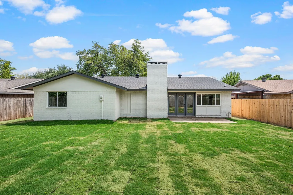 1003 Summit Circle Carrollton, TX 75006