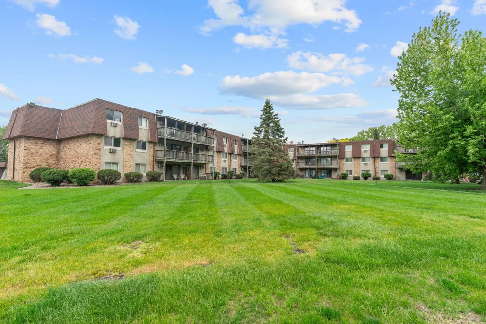 2009 E 122nd Street #C8 Burnsville, MN 55337